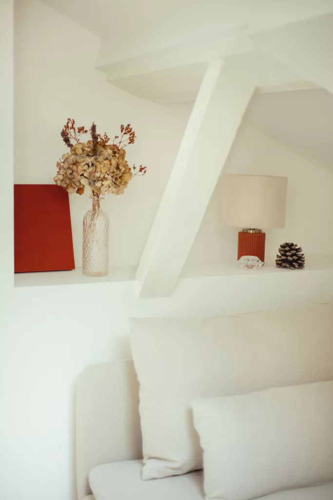 Réveler la charpente et créer pour de profondeur grâce aux niches.