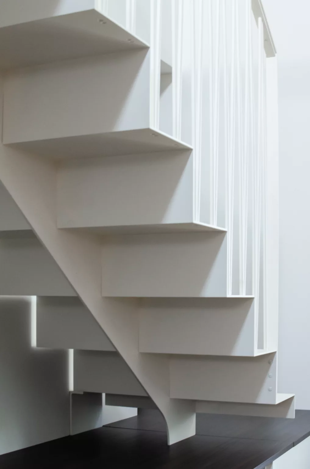 Filigrane – escalier et meuble télé sur mesure à Toulouse