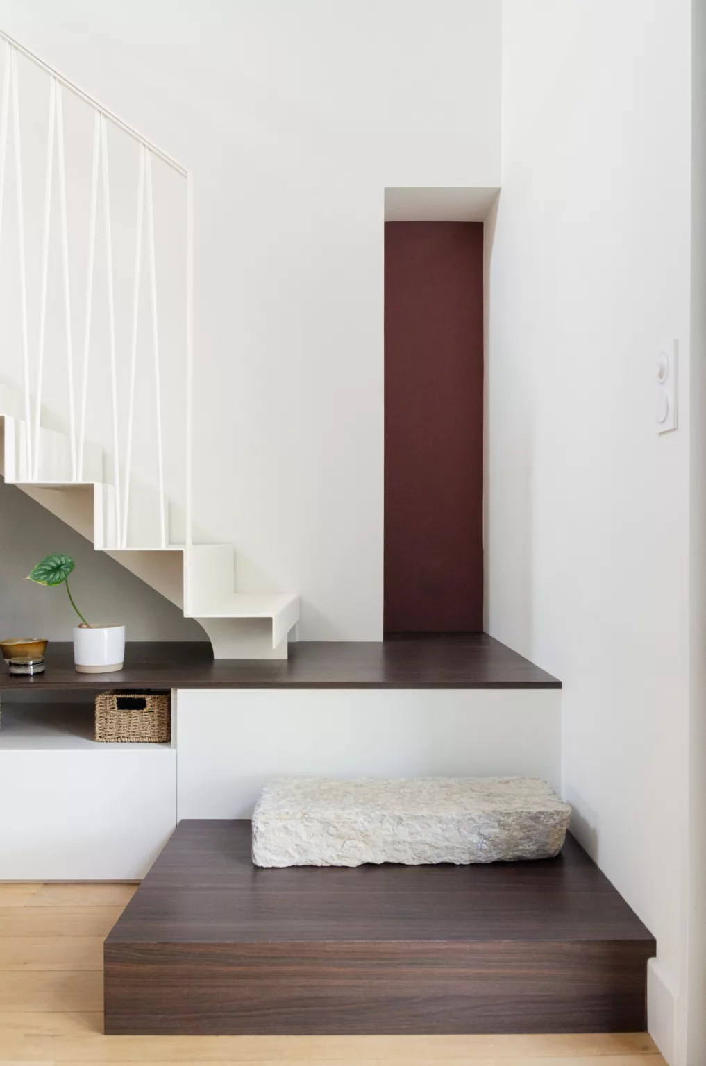 Design escalier et meuble TV sur mesure à Toulouse Architecture