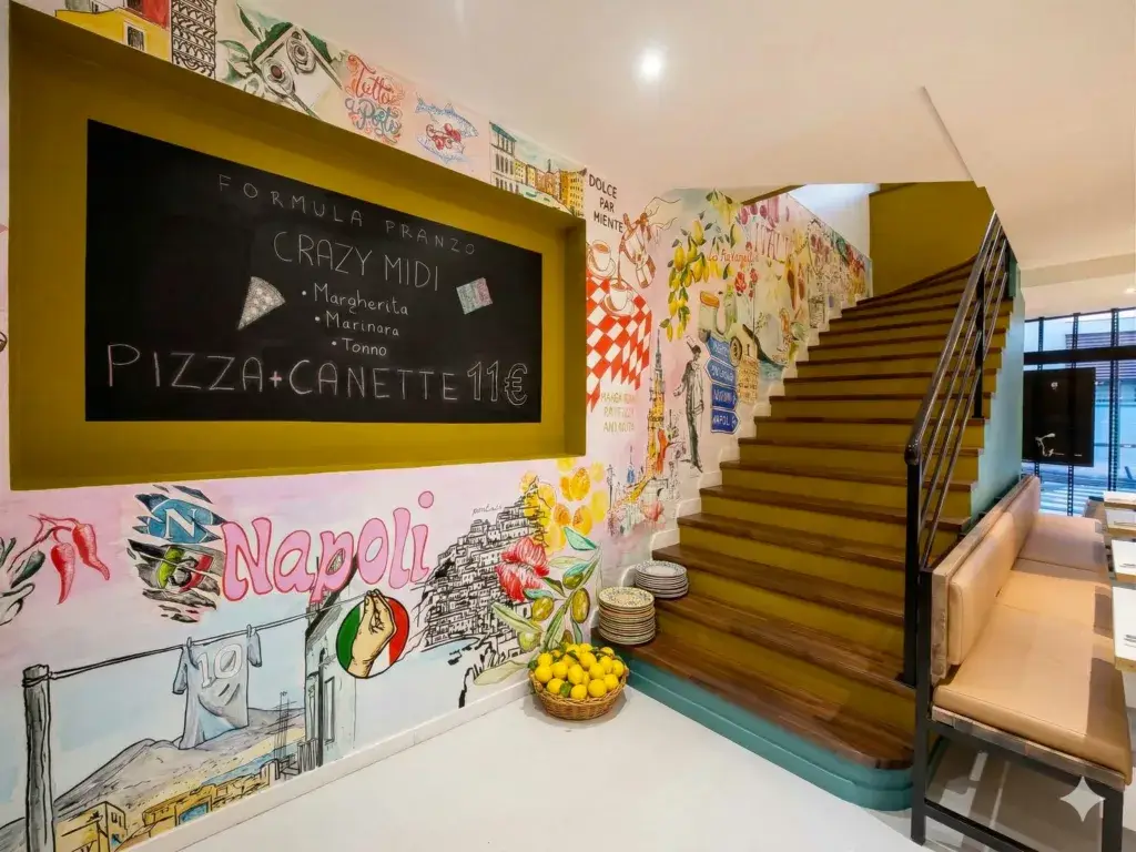 Décoration intérieure de restaurant avec menu ardoise 'Formula Pranzo' et ambiance méditerranéenne - Accompagnement architectural et administratif d'ERP restauration