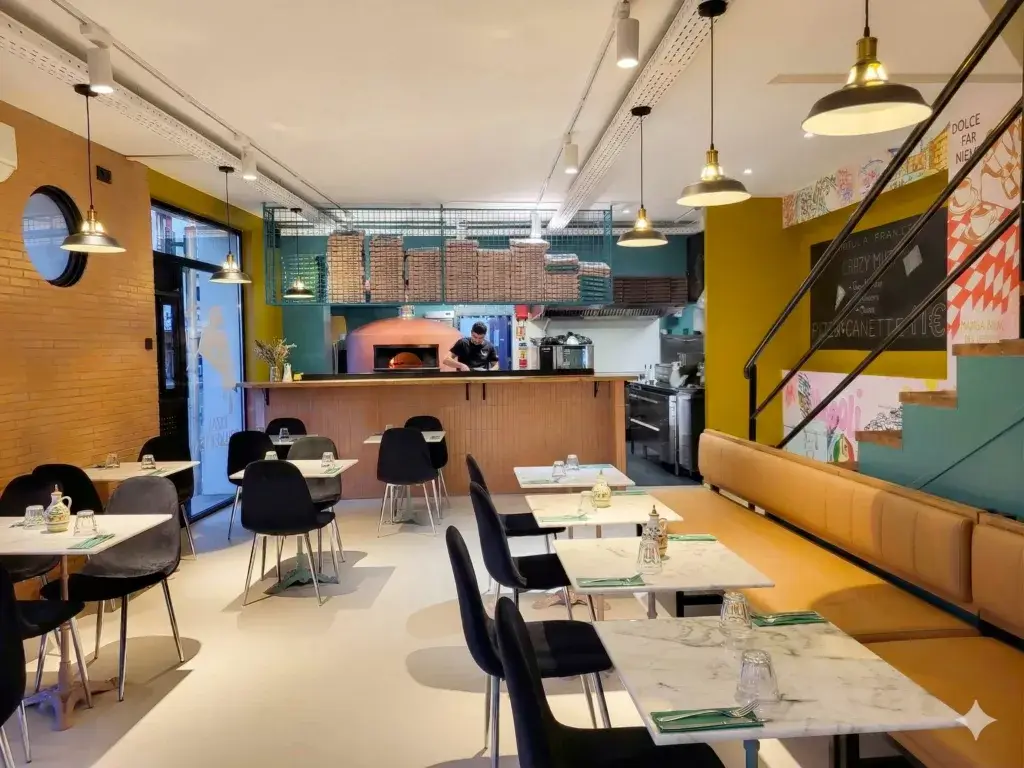 Aménagement intérieur de restaurant avec fresque murale napolitaine sur mesure - Projet de rénovation et décoration d'établissement recevant du public à Toulouse