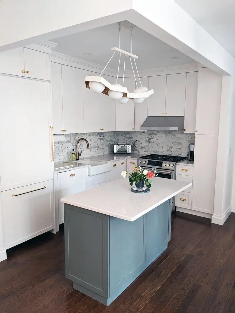West End Avenue – cuisine avec îlot central, rénovation d’un appartement à New York